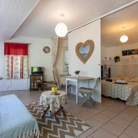 Holiday home Maisonnette La Chaleureuse *
